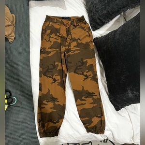 Sanctuary camo jogger pants size 28